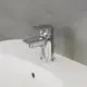 Waschtischarmatur aus verchromtem Material von Ideal Standard, mit einem modernen Design und einem Hebel zum Regulieren des Wasserflusses.